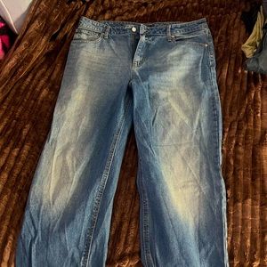 Great condition, they have no stretch but super cute and beautiful color